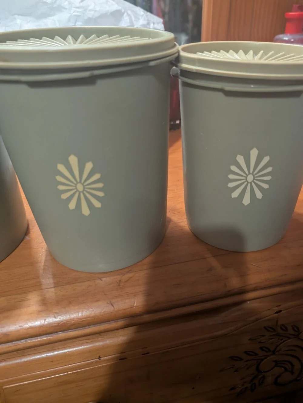 Vintage Olive Green With Starburst Design Tupperware Plastic Canistet Set Of 4.